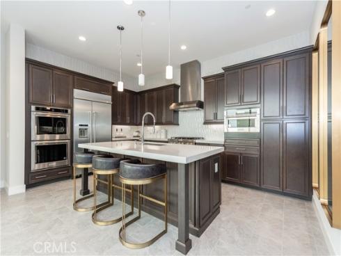 255  Sawbuck  , Irvine, CA