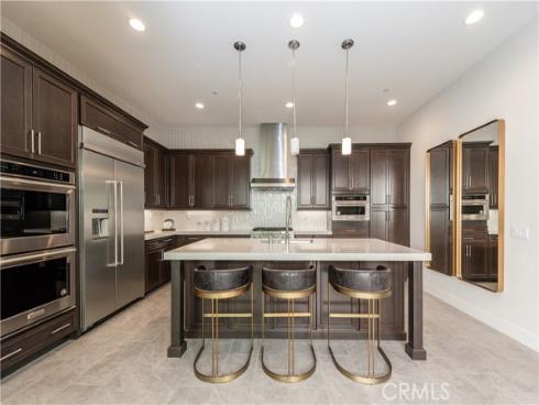 255  Sawbuck  , Irvine, CA