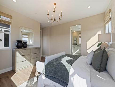 409  Clipper  , Irvine, CA