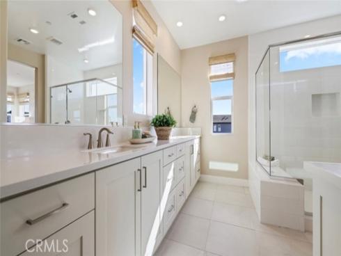 409  Clipper  , Irvine, CA