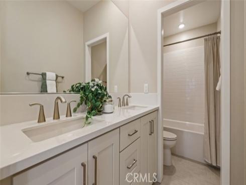 409  Clipper  , Irvine, CA