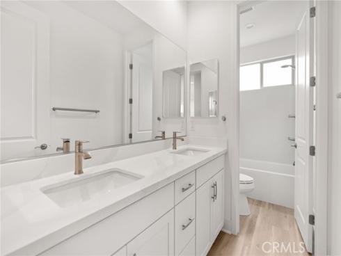 1131  Cadence  , Irvine, CA