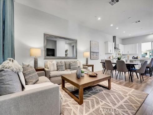 168  Sawbuck  , Irvine, CA