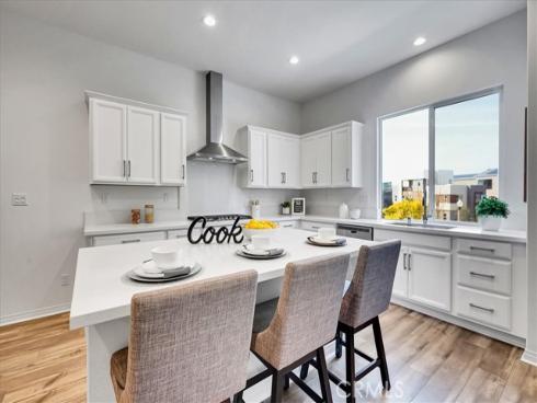 168  Sawbuck  , Irvine, CA