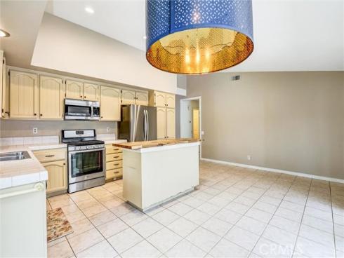 24  Field  , Irvine, CA