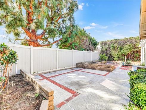 24  Field  , Irvine, CA