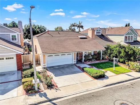 24  Field  , Irvine, CA