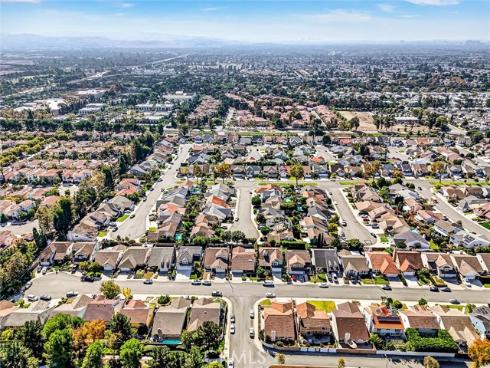 24  Field  , Irvine, CA