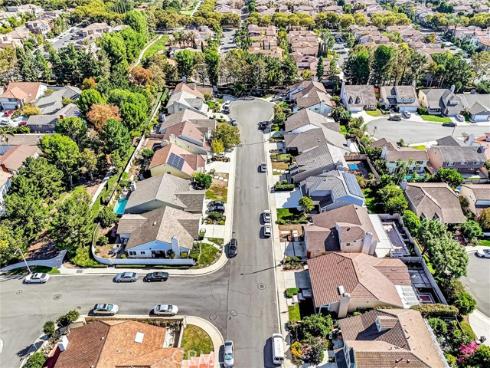 24  Field  , Irvine, CA