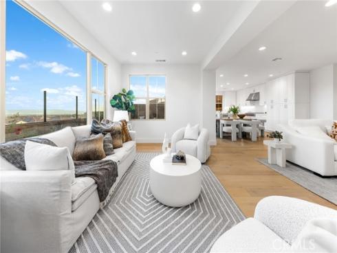 206  Collino  , Irvine, CA