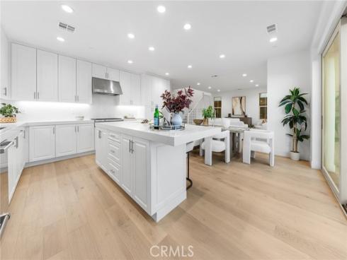 206  Collino  , Irvine, CA