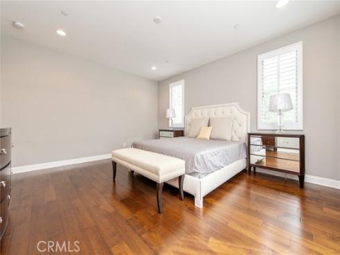 120 Tomato Springs , Irvine, CA