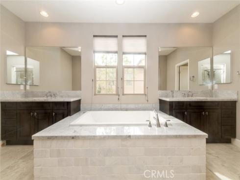 120 Tomato Springs , Irvine, CA