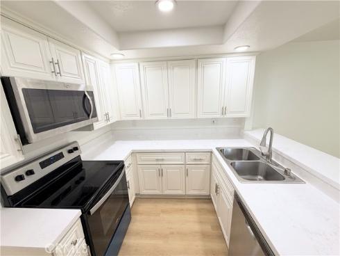 61  Ashbrook  , Irvine, CA