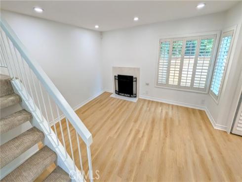 61  Ashbrook  , Irvine, CA