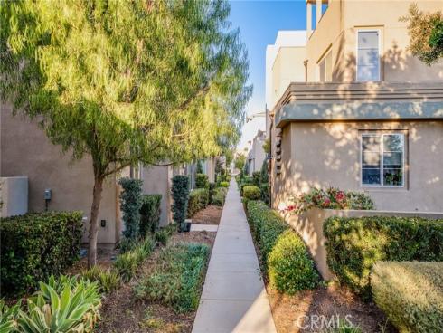 595  Cultivate  , Irvine, CA