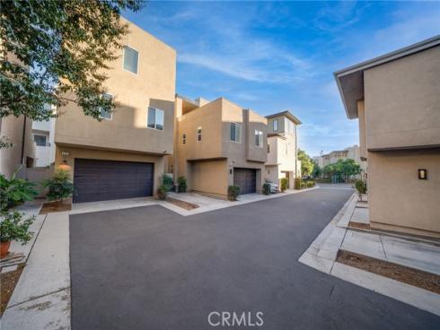 595  Cultivate  , Irvine, CA