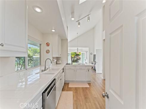 21  Centaurus  , Irvine, CA