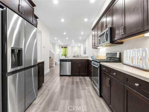 67  Plateau  , Irvine, CA