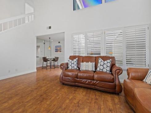 15  Morena  , Irvine, CA