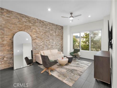 21  Gramercy  220 , Irvine, CA