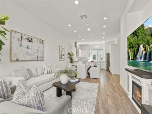 102  Sawbuck  , Irvine, CA