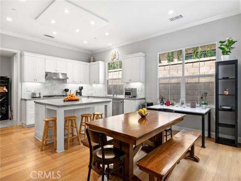 58 Tollson , Irvine, CA