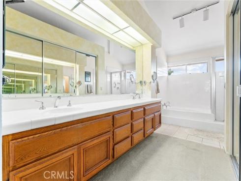 39 Foxboro , Irvine, CA