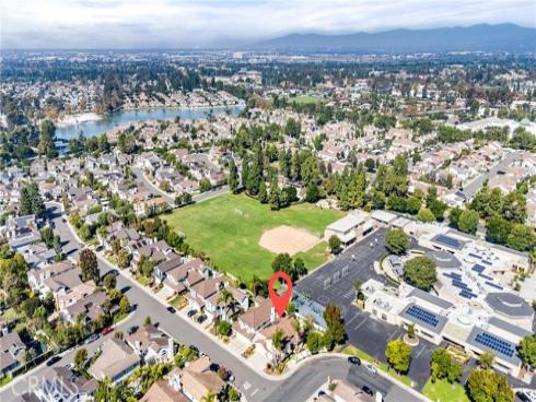 39 Foxboro , Irvine, CA