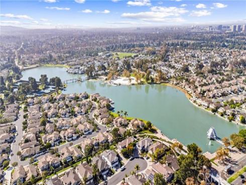 39 Foxboro , Irvine, CA