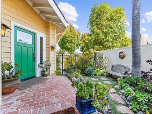 39 Foxboro , Irvine, CA