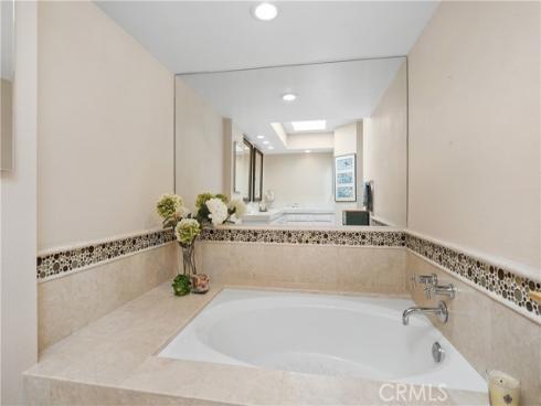 32  Colonial  , Irvine, CA