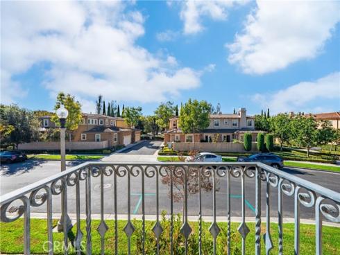 35  Twin Gables  , Irvine, CA