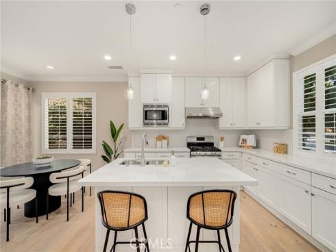 56  Strawberry  , Irvine, CA