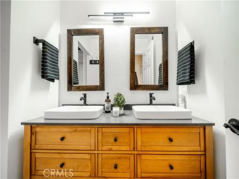 46  Echo  16  Run, Irvine, CA