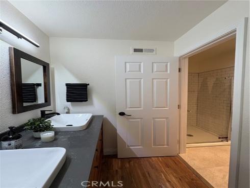 46  Echo  16  Run, Irvine, CA