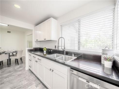 46  Echo  16  Run, Irvine, CA