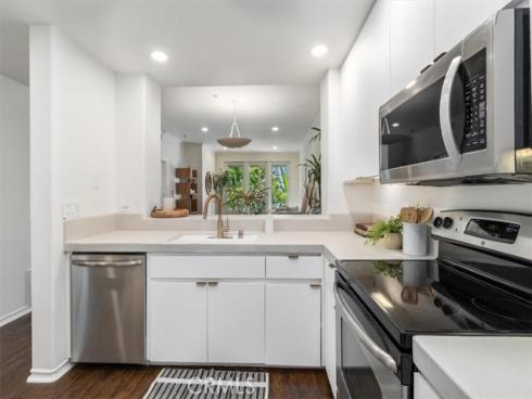 2233 Martin 216 , Irvine, CA