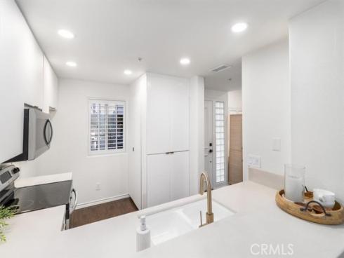 2233 Martin 216 , Irvine, CA