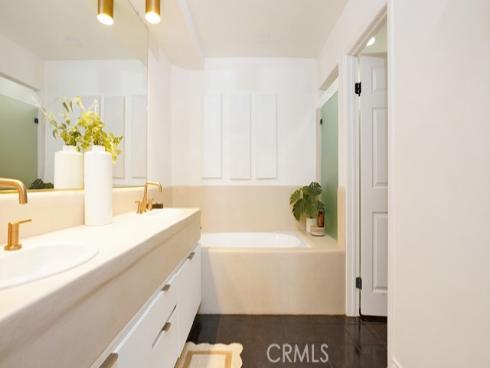 2233 Martin 216 , Irvine, CA