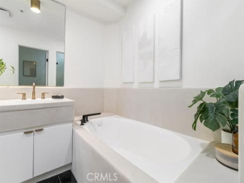 2233 Martin 216 , Irvine, CA