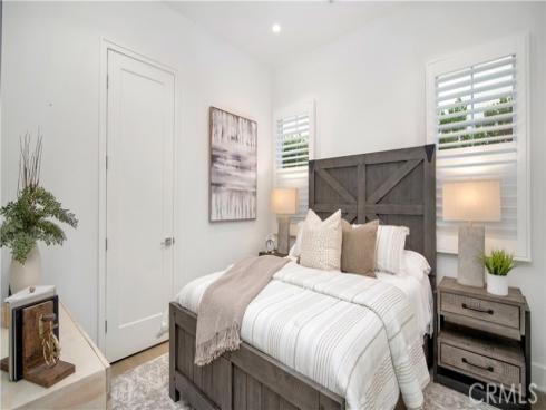 343  Paradiso  , Irvine, CA