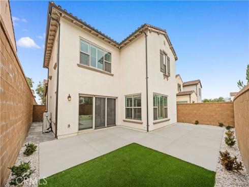 118  Glydon  , Irvine, CA