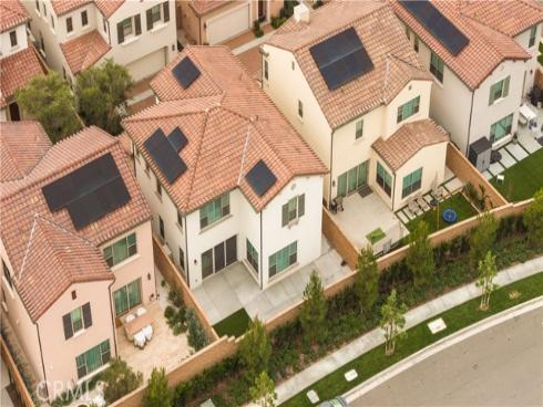 118  Glydon  , Irvine, CA