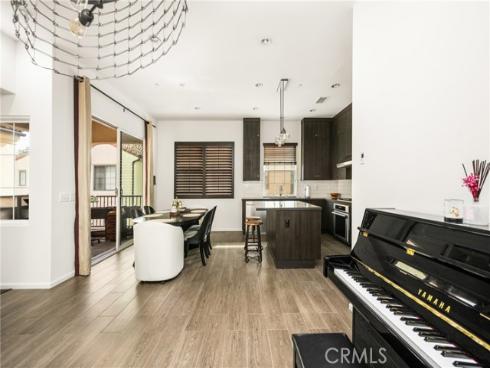 119  Strawberry  , Irvine, CA