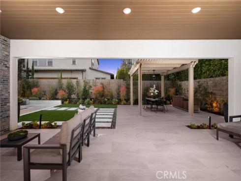 113  Pixel  , Irvine, CA