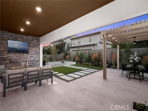 113  Pixel  , Irvine, CA