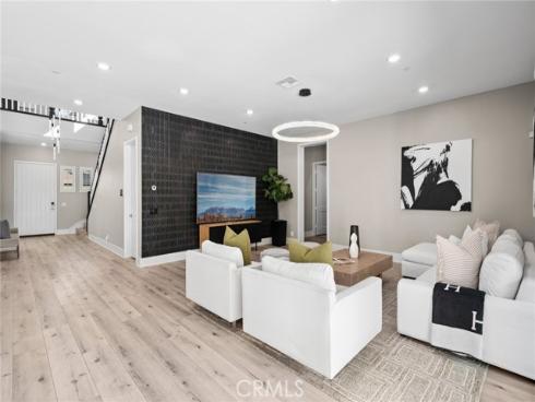 113  Pixel  , Irvine, CA