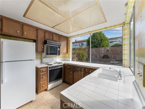 15422  Alsace  , Irvine, CA