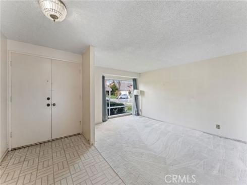 15422  Alsace  , Irvine, CA